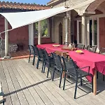 Awesome In Cazelles, Prázdninový dům